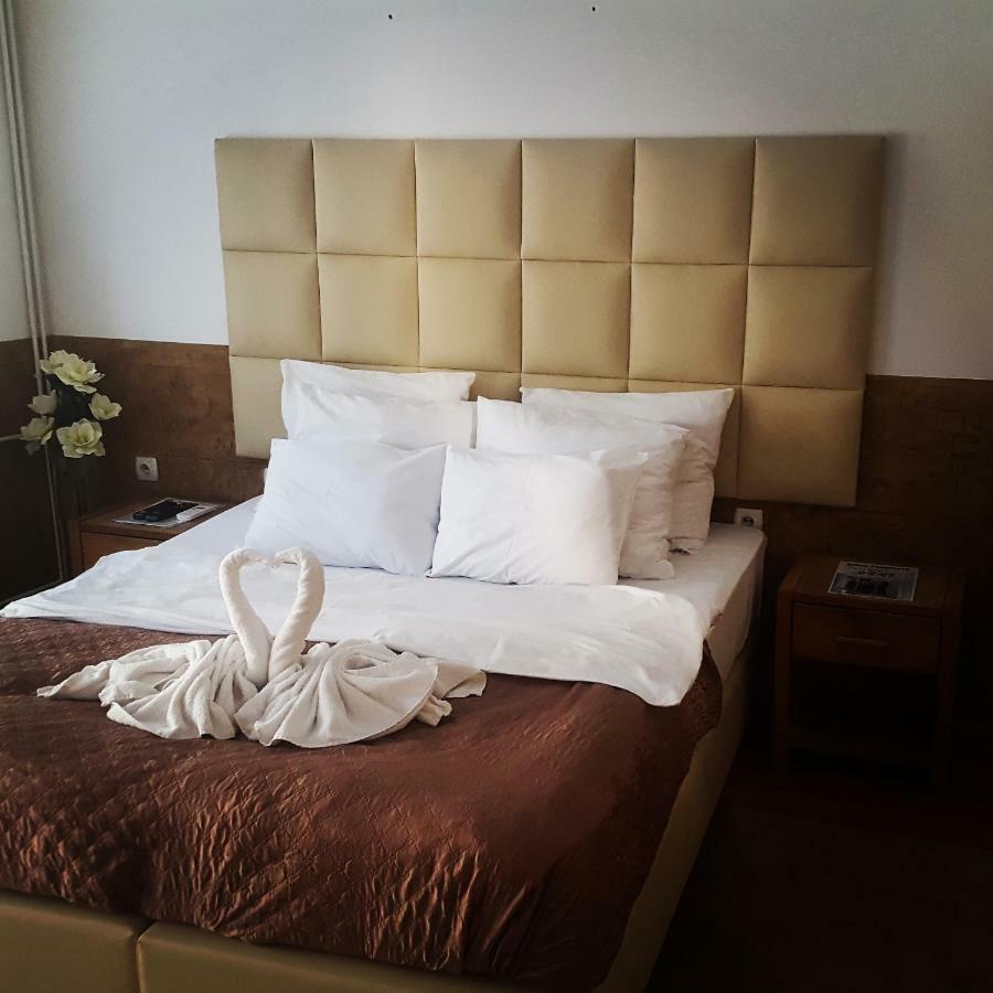 Villa Jelena - Sobe Kragujevac Luaran gambar