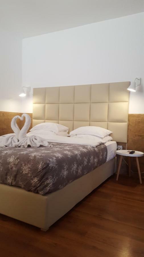 Villa Jelena - Sobe Kragujevac Luaran gambar